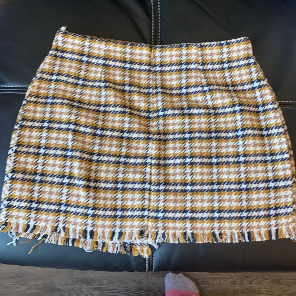 Tan/yellow/blue skirt! Good material - Picture 2 of 2